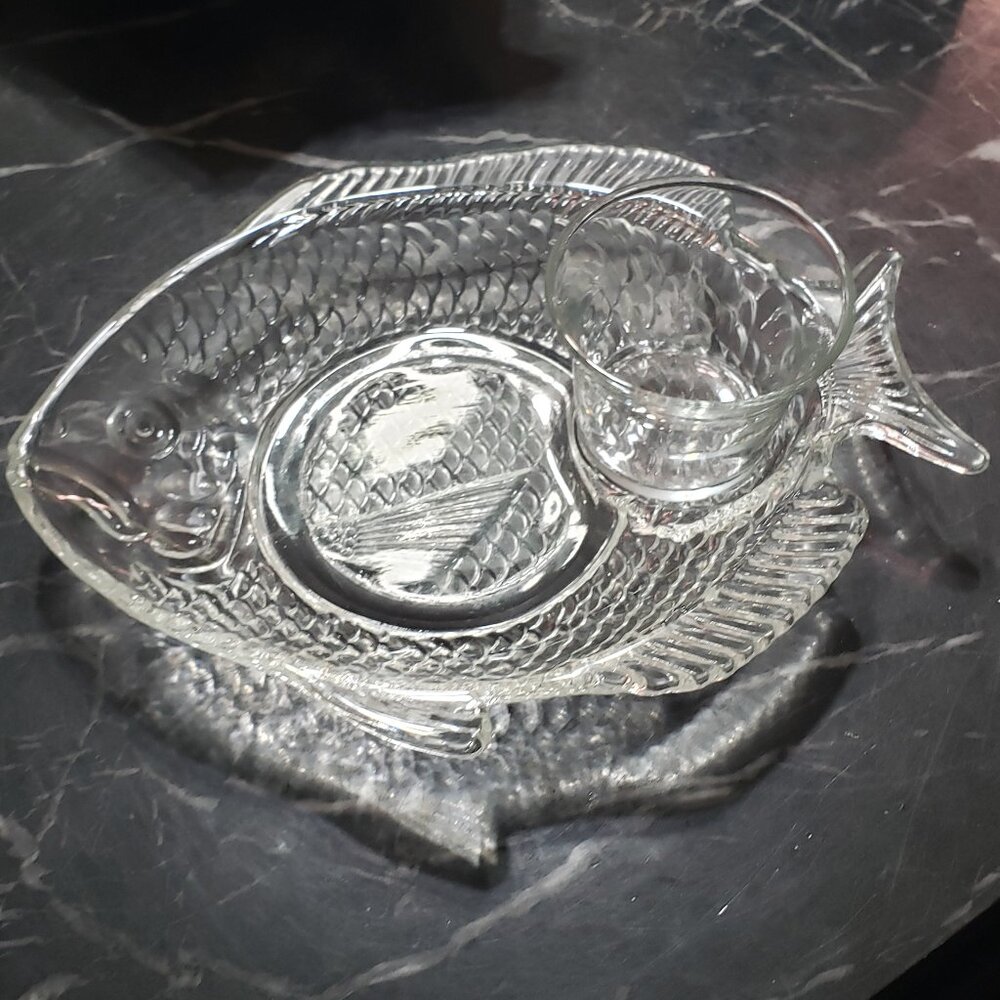 Vintage (Set of 4) Seafood  serving Plates W/ Cocktail Sauce bowls-Clear Glass